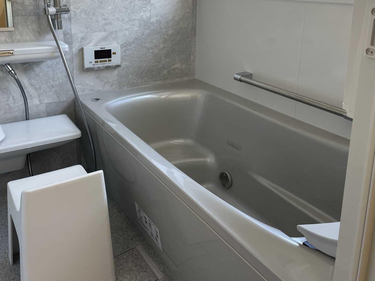 パールグレーでつくる大人の上質空間。心地よさを追求した浴室・洗面・トイレリフォーム× 二宮町